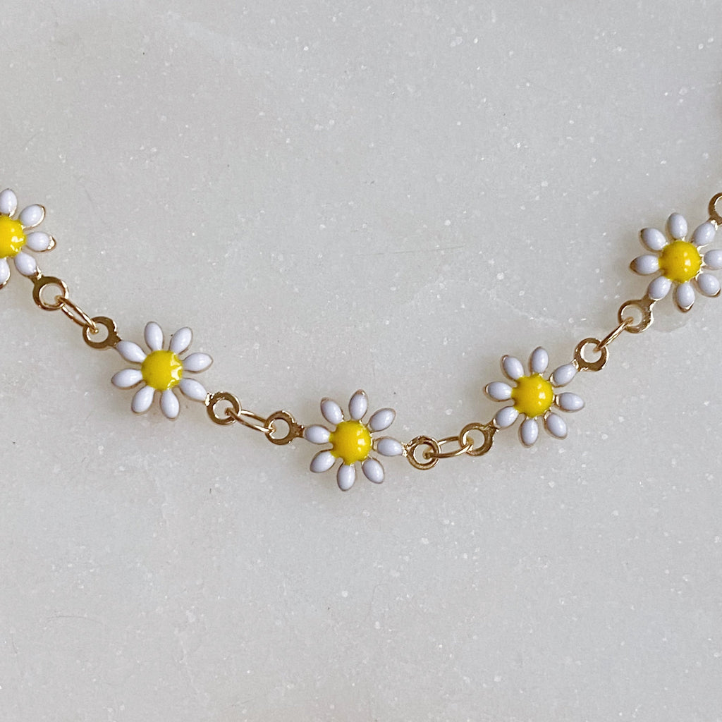 All Around Daisy Necklace – 18K Gold Plated Stainless Steel