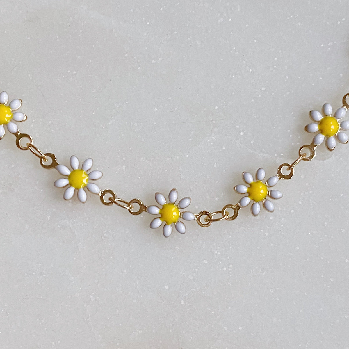 All Around Daisy Necklace – 18K Gold Plated Stainless Steel