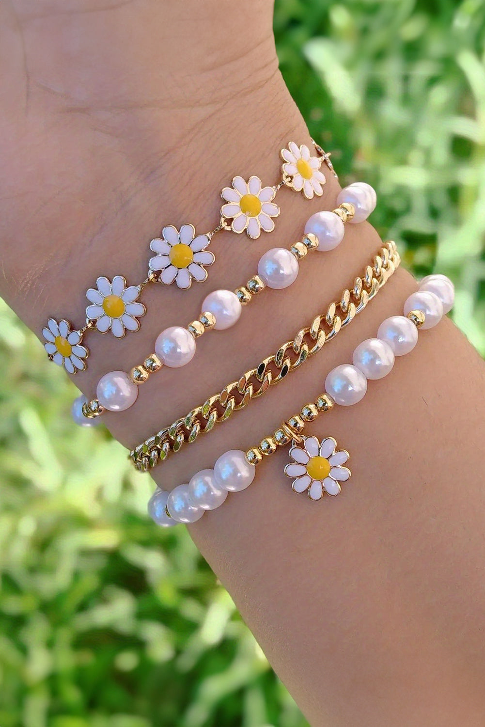 White Pearl & Daisy Bracelet Set – 4 Piece Beaded Gold Tone Stack