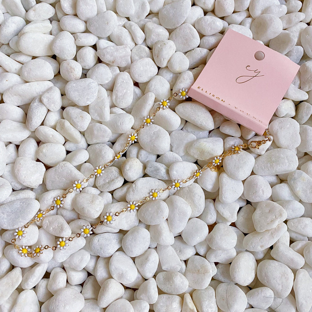 All Around Daisy Necklace – 18K Gold Plated Stainless Steel