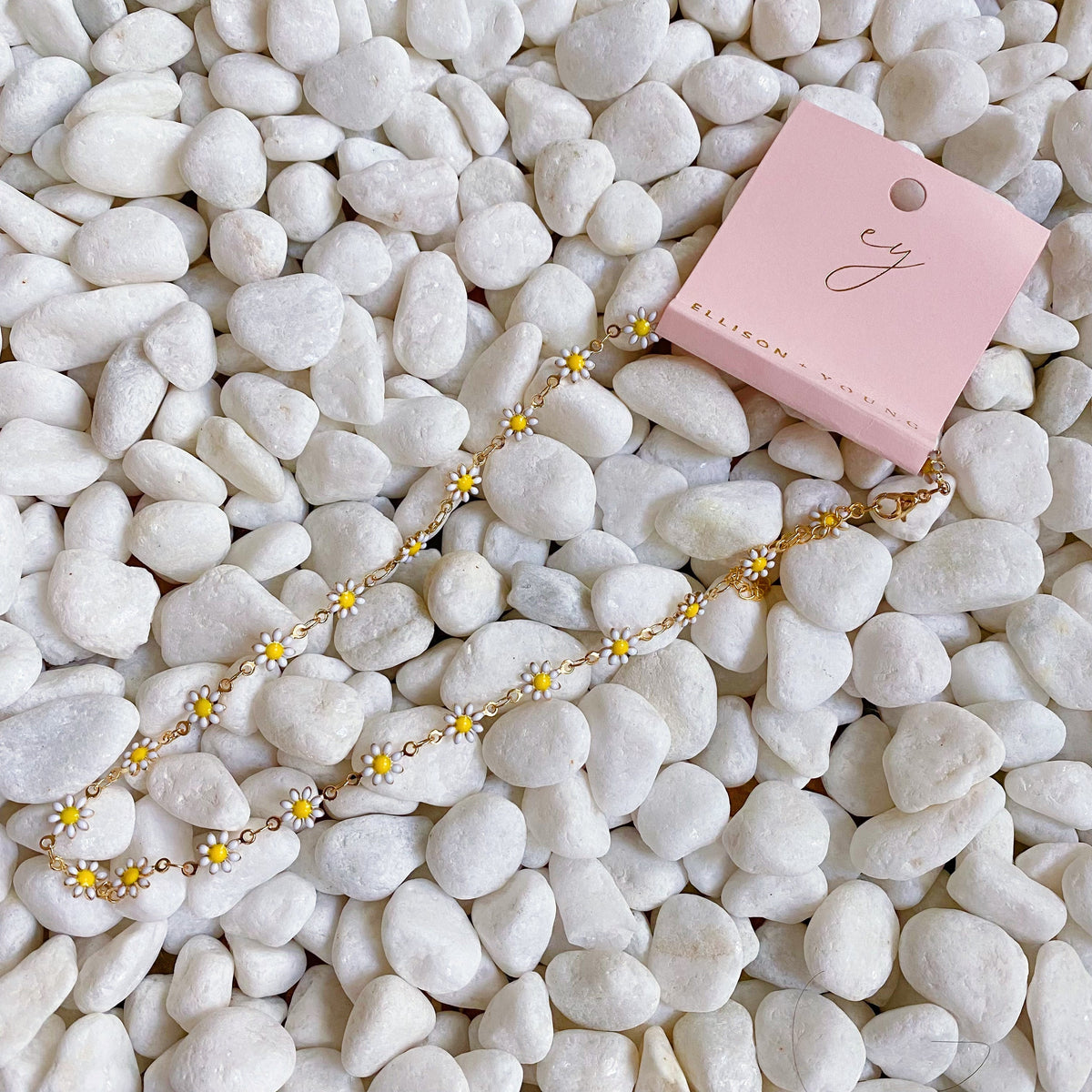 All Around Daisy Necklace – 18K Gold Plated Stainless Steel