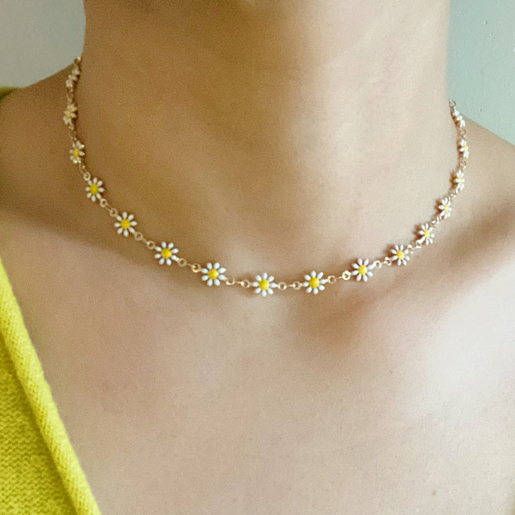 All Around Daisy Necklace – 18K Gold Plated Stainless Steel